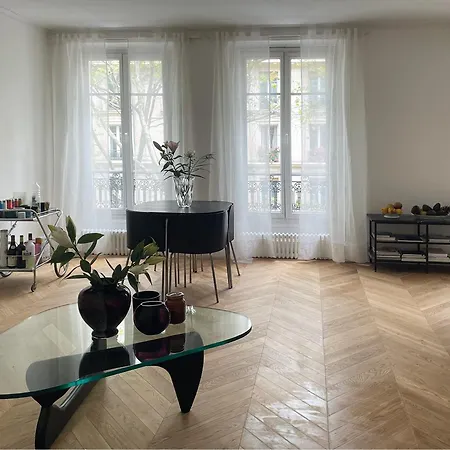 Trois Pieces Refait A Neuf Parigi